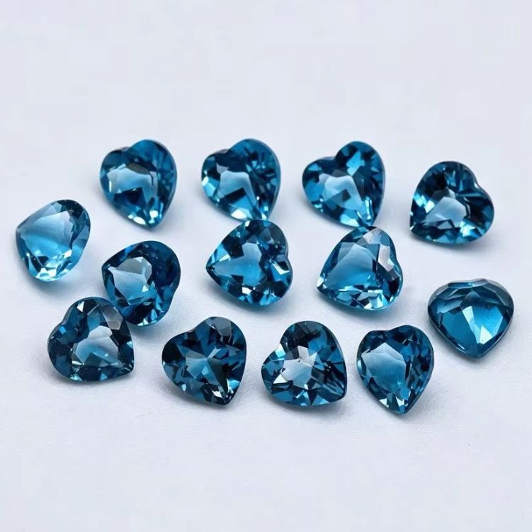 Jewelry Making London - Natuurlijke hartvormige geslepen London Blue Topaas